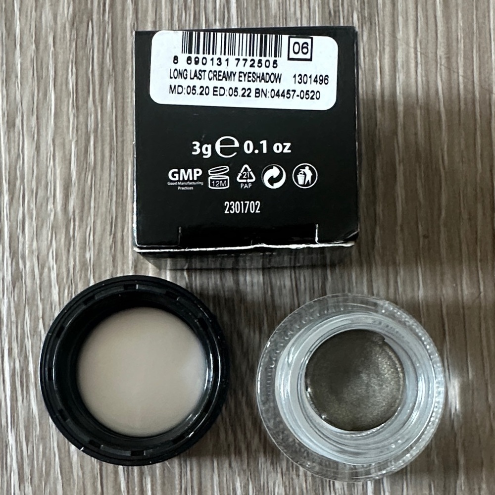 Farmasi Black Long-Last Creamy Eyeshadow